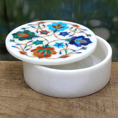 Schmuckkästchen aus Marmor, 'Florales Jubiläum'. - Indische handgeschnitzte Schmuckschatulle aus Marmor mit Blumenaufsatz