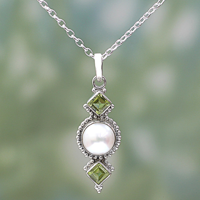 Pearl & Peridot Pendant Necklace in 9ct Gold | QP Jewellers