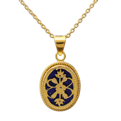Vergoldete Halskette mit Anhänger - Halskette mit Blumenanhänger aus blauem Glas, Thewa, 23 Karat Gold, Indien