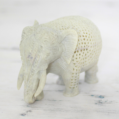 Figur aus Speckstein - Handgeschnitzte Elefantenfigur aus Speckstein aus Indien