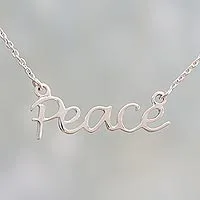 Collar colgante de plata de ley, 'Peace Mantra' - Collar colgante de plata de ley con tema de paz de la India