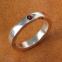 Anillo banda granate - Anillo de banda de plata esterlina y granate de la India