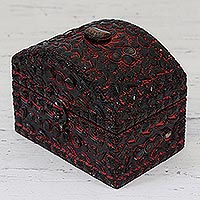 Caja de joyería de madera, 'Pink Reverie' - Caja de joyería con detalles de piedra de aluminio en relieve de madera rosa india