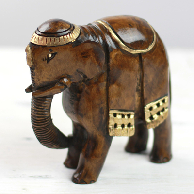 Holzskulptur - Handgeschnitzte Elefantenskulptur aus Kadam-Holz mit Goldton