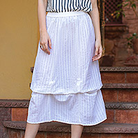 Falda de algodón, 'Blissful Summer' - Falda scrunch de algodón a rayas blancas de dos capas de la India