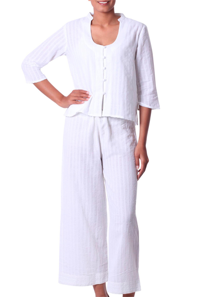 Kurze Baumwollhose, „Trendy Elegance“ – Bequeme weiße Baumwoll-Kurzhose aus Indien