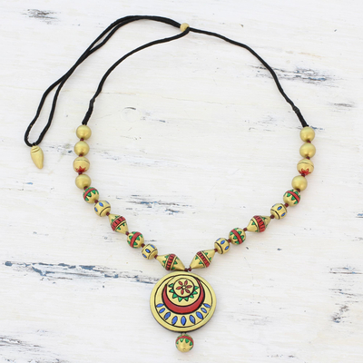 Halskette mit Keramikanhänger - Goldfarbene, verstellbare Halskette mit Keramikanhänger aus Indien