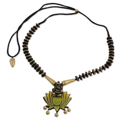 Collar colgante de cerámica, 'Kamal Ganesha' - Collar colgante de cerámica de Ganesha con Loto de la India