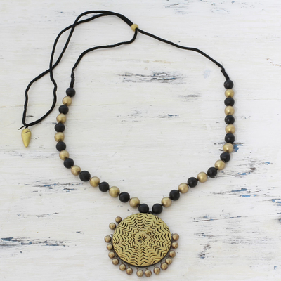 Collar colgante de cerámica - Collar con colgante de cerámica negra y dorada de la India