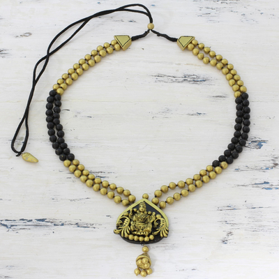 Collar colgante de cerámica, 'Hermosa Lakshmi' - Collar colgante de cerámica en tono dorado y negro de Lakshmi