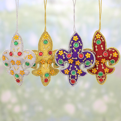 Ornamente, (4er-Set) - Set aus vier mehrfarbigen Fleur de Lis-Ornamenten aus Indien
