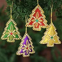 Beaded ornaments, 'Colorful Trees' (set of 4) - Juego de cuatro adornos multicolores para el árbol de Navidad de la India.