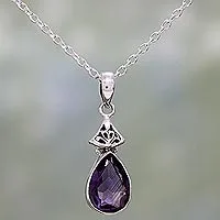 Halskette mit Amethyst-Anhänger, „Lavender Drop“ – Halskette aus facettiertem Amethyst und Sterlingsilber aus Indien