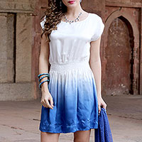 Minivestido de seda, 'Fade to Blue' - Minivestido de seda blanco y azul Ombre de la India