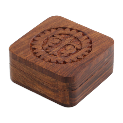Deko-Box aus Mangoholz „Magnificent Sun“ – Indische handgeschnitzte dekorative Schatulle aus Mangoholz