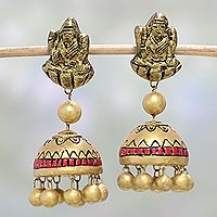 Pendientes colgantes de cerámica, 'Divine Lakshmi' - Pendientes colgantes de cerámica hindú pintados a mano de la diosa hindú