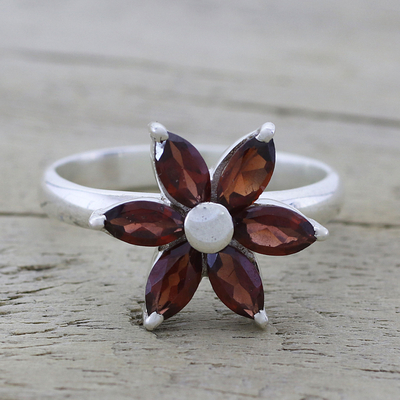 Garnet cocktail ring, 'Sparkling Daisy' - Garnet and Sterling Silver Floral Ring from India