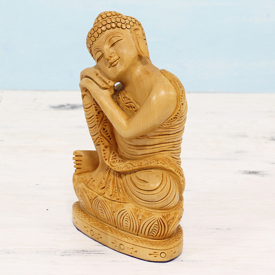 Holzskulptur „Buddha in Ruhe“ – Indische handgeschnitzte Buddha-Skulptur aus Kadam-Holz
