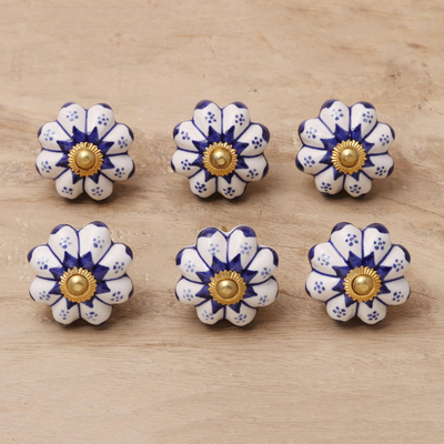 Tiradores de cerámica, (juego de 6) - Seis pomos florales de cerámica en azul y blanco de la India