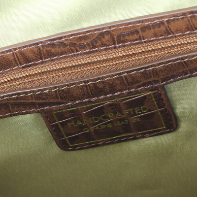 Handtasche mit Lederhenkel, 'Chestnut Majesty - Handgefertigte Handtasche mit Lederhenkel in Kastanie aus Indien
