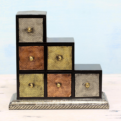 Mini-Kommode aus Holz und Aluminium - Kunsthandwerklich gefertigte dekorative Repousse-Box aus Indien