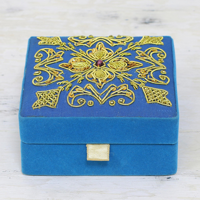 Schachtel aus besticktem Samt, 'Royal Sky - Blau bestickter dekorativer Holzkasten aus Indien
