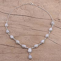 Regenbogen-Mondstein-Y-Halskette, „Mystischer Charme“ – Halskette aus Regenbogen-Mondstein und Sterlingsilber aus Indien