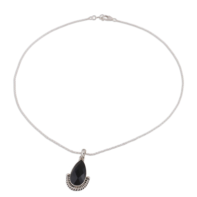 Onyx-Anhänger-Halskette, 'Magische Nacht - Handgefertigte Halskette aus Sterlingsilber und Onyx-Anhänger