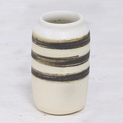 Keramische Ziergläser, 'Complementary Stripes' (3er-Satz) - Drei handgefertigte bemalte Keramikdosen aus Indien