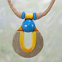 Collar colgante de cerámica - Collar con colgante de cerámica y algodón hecho a mano de la India