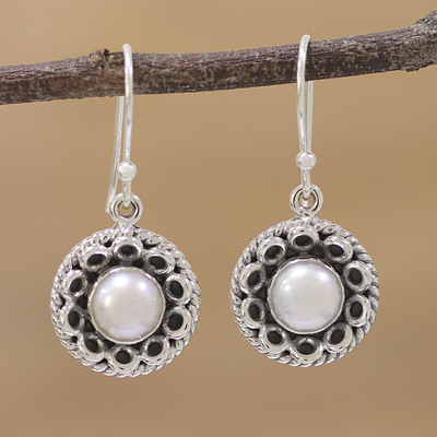 Pendientes colgantes de perlas cultivadas, 'Delhi Moonlight' - Pendientes colgantes de plata de ley con perlas cultivadas de la India