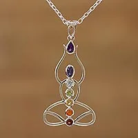 Multi-Edelstein-Anhänger-Halskette, „Harmonious Mind“ – Multi-Edelstein-Chakra-Meditations-Anhänger-Halskette aus Indien