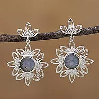 Pendientes colgantes de labradorita, 'Bosque encantador' - Pendientes colgantes de labradorita y plata de ley de la India