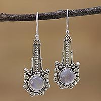 Regenbogen-Mondstein-Ohrhänger, „Magische Pendel“ – Regenbogen-Mondstein- und 925er-Silber-Ohrhänger aus Indien