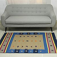 Woll-Dhurrie-Teppich, „Enchanted Tale“ (4x6) – 4x6 Woll-Dhurrie-Teppich mit geometrischen Motiven aus Indien