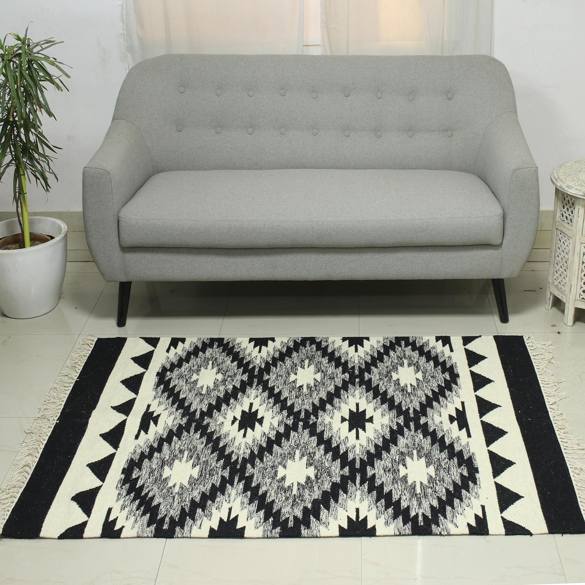 Black and White Wool FlatWeave Dhurrie Rug from India (4x6) Diamond