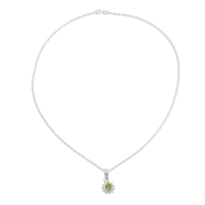 Rhodinierte Halskette mit Peridot-Anhänger, „Gleaming Flower“ – Halskette aus rhodiniertem Sterlingsilber mit Peridot und CZ