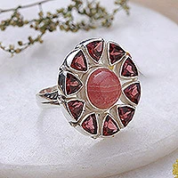 Anillo de cóctel de granate y rodocrosita, 'Red Sun' - Anillo de cóctel de granate y rodocrosita de la India