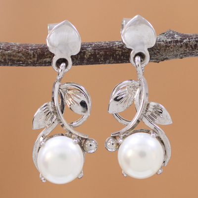 Pendientes colgantes de perlas cultivadas con baño de rodio - Aretes colgantes de perlas cultivadas enchapadas en rodio de la India