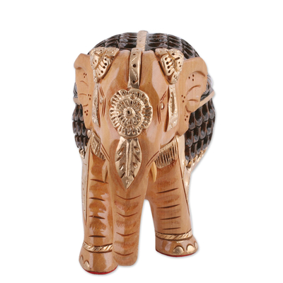 Escultura de madera, 'Elephant Magnificence' - Escultura de madera Kadam tallada a mano de un elefante de la India