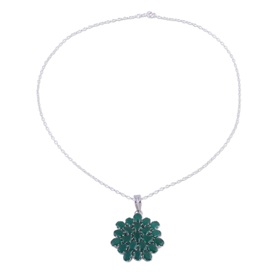 Halskette mit Onyx-Anhänger - Rhodinierte grüne Onyx-Blumenanhänger-Halskette aus Indien