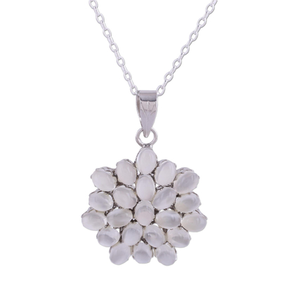 Collar colgante de piedra lunar, 'Moonlight Brilliance' - Collar colgante floral de piedra lunar chapado en rodio de la India