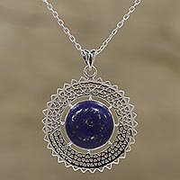 Collar colgante de lapislázuli, 'Rayos de sol triangulares' - Collar de lapislázuli y plata de ley de la India