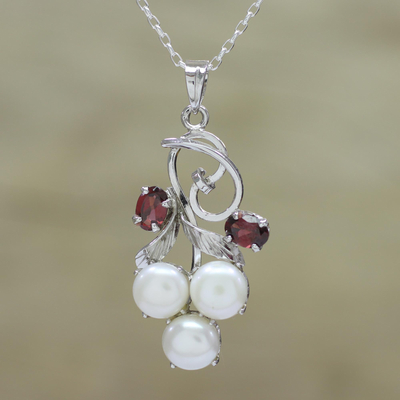 Rhodium plated garnet and cultured pearl pendant necklace, Glamour in Purity