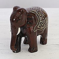 Estatuilla de madera, 'Elefante glorioso' - Estatuilla de elefante con incrustaciones de latón y madera de alto pulido