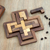 Holzpuzzle - Kreuzförmiges Akazien- und Haldu-Holz-Puzzle aus Indien
