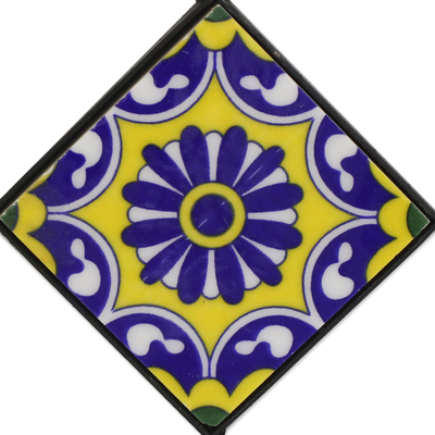 Perchero de cerámica - Perchero de cerámica con flores pintadas en amarillo de India