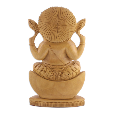Escultura de madera, 'Deva Ganesha' - Estatuilla de Ganesha tallada a mano en madera Kadam