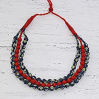 Collar multihilos de pedrería - Collar de cuentas de tela reciclada en rojo y azul