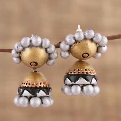 Ohrhänger aus Keramik - Silber- und goldfarbene Keramik-Ohrhänger aus Indien